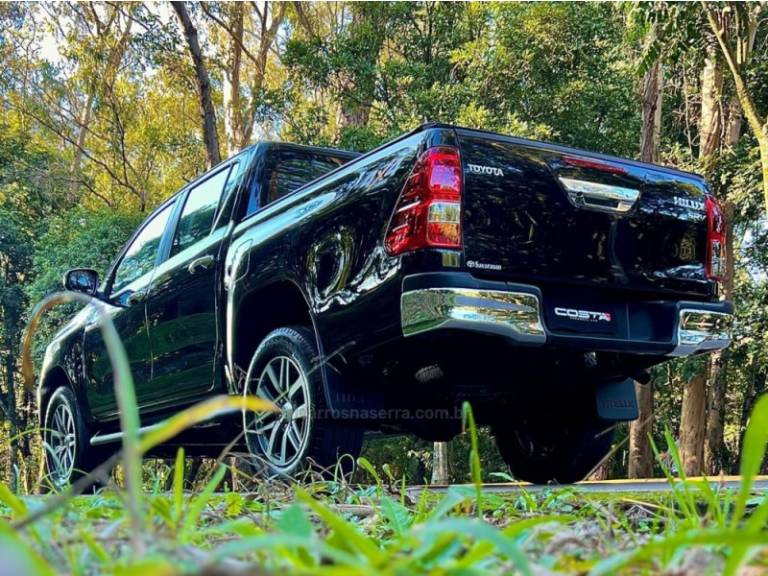 TOYOTA - HILUX - 2020/2020 - Preta - R$ 213.000,00