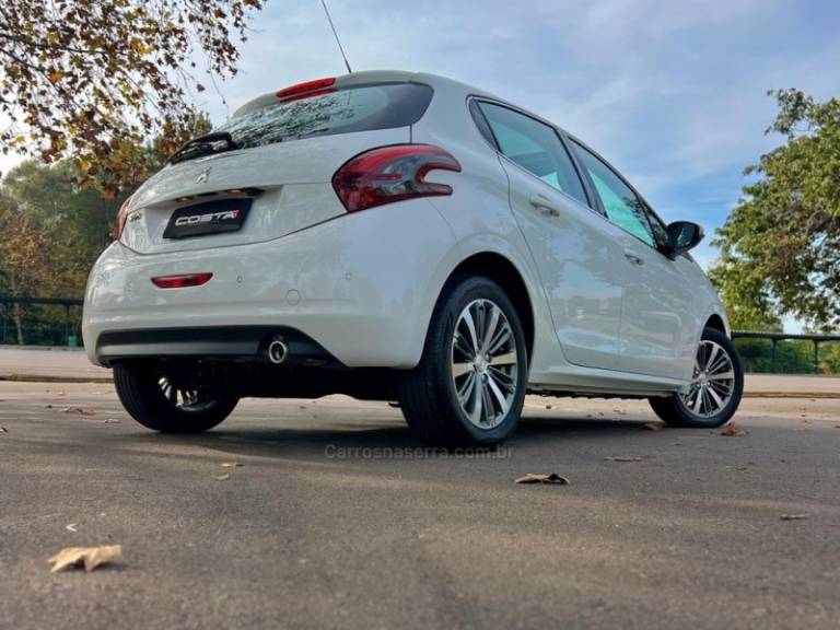 PEUGEOT - 208 - 2018/2018 - Branca - R$ 68.900,00