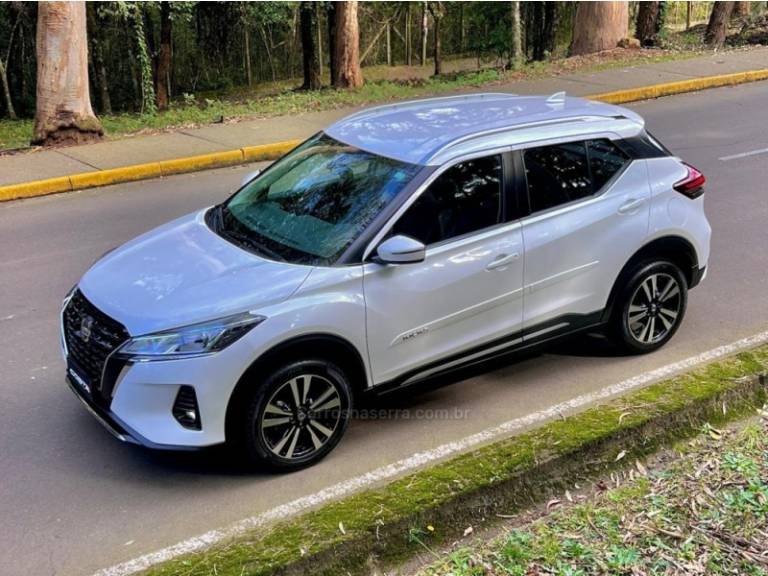 NISSAN - KICKS - 2022/2022 - Branca - R$ 105.000,00