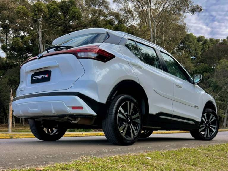 NISSAN - KICKS - 2022/2022 - Branca - R$ 105.000,00