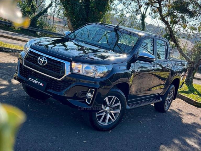 TOYOTA - HILUX - 2020/2020 - Preta - R$ 213.000,00