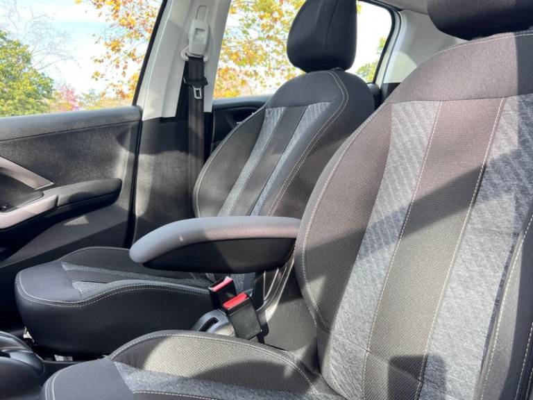 PEUGEOT - 208 - 2018/2018 - Branca - R$ 68.900,00