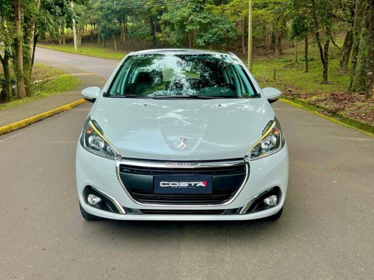 PEUGEOT - 208 - 2018/2018 - Branca - R$ 68.900,00