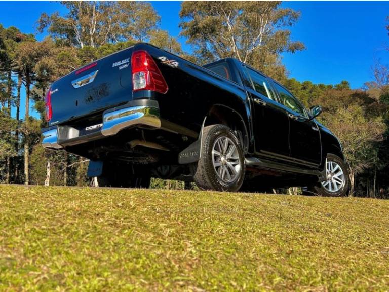 TOYOTA - HILUX - 2020/2020 - Preta - R$ 213.000,00