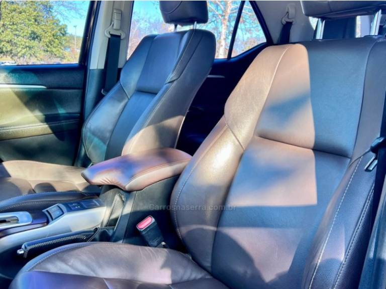 TOYOTA - HILUX SW4 - 2018/2018 - Preta - R$ 239.000,00