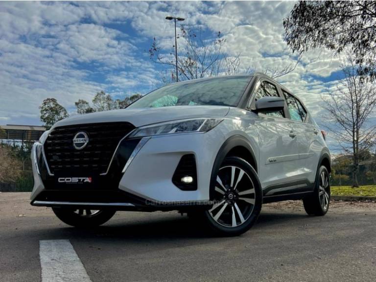 NISSAN - KICKS - 2022/2022 - Branca - R$ 105.000,00