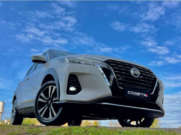 NISSAN - KICKS - 2022/2022 - Branca - R$ 105.000,00