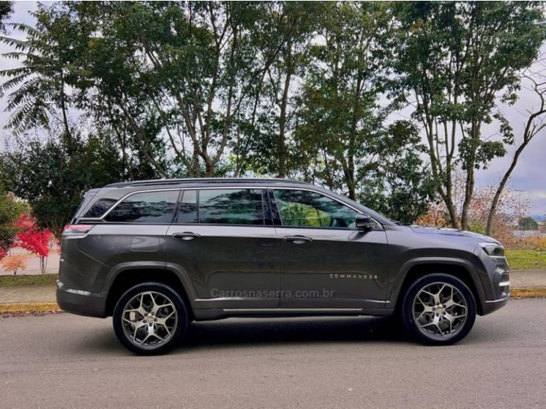 JEEP - COMMANDER - 2022/2022 - Cinza - R$ 190.000,00