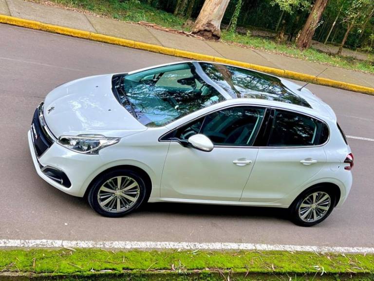 PEUGEOT - 208 - 2018/2018 - Branca - R$ 68.900,00