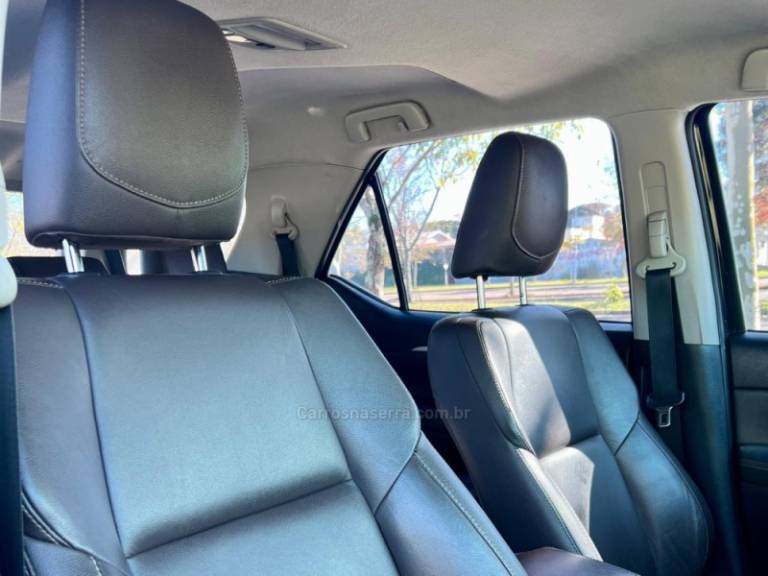 TOYOTA - HILUX SW4 - 2018/2018 - Preta - R$ 239.000,00