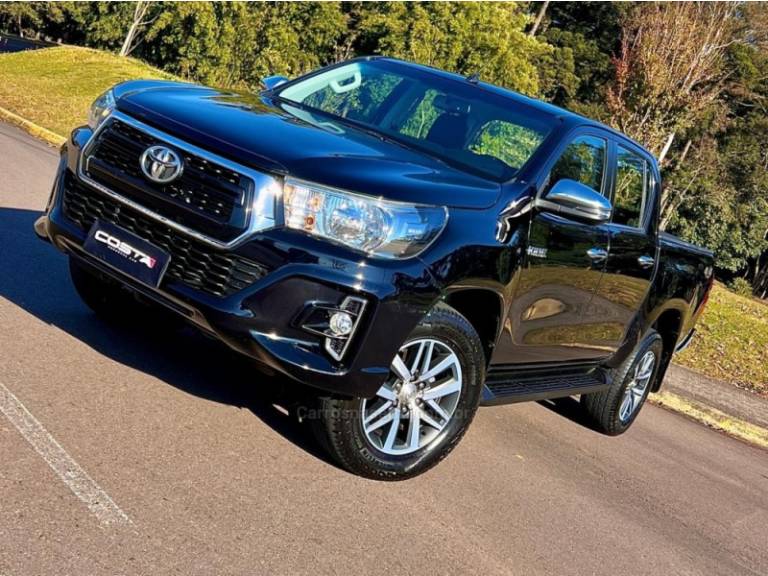 TOYOTA - HILUX - 2020/2020 - Preta - R$ 213.000,00
