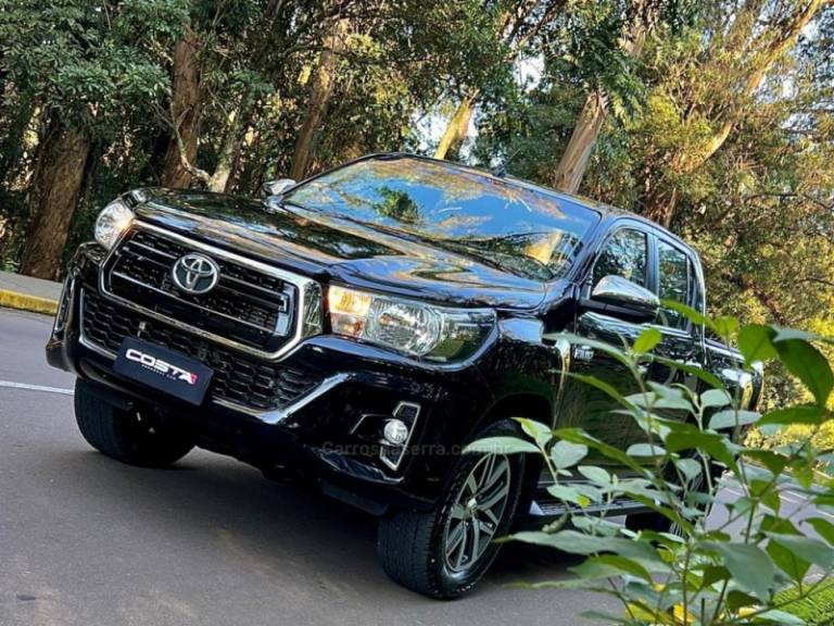 TOYOTA - HILUX - 2020/2020 - Preta - R$ 213.000,00