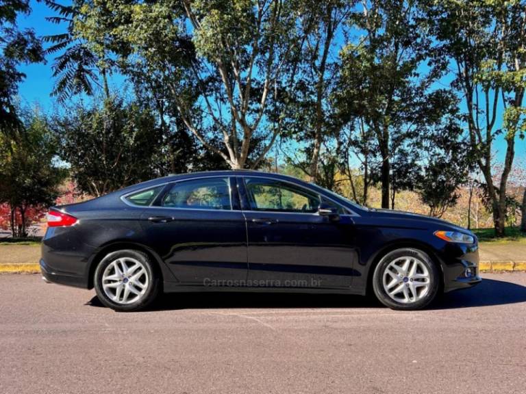 FORD - FUSION - 2015/2015 - Preta - R$ 74.900,00