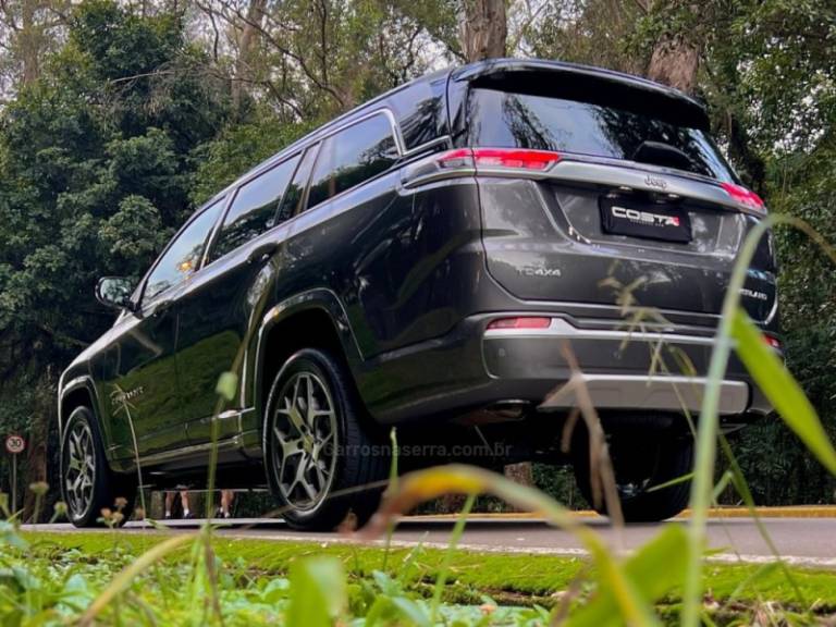 JEEP - COMMANDER - 2022/2022 - Cinza - R$ 190.000,00