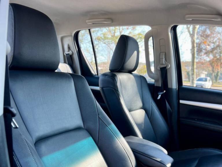TOYOTA - HILUX - 2020/2020 - Preta - R$ 213.000,00