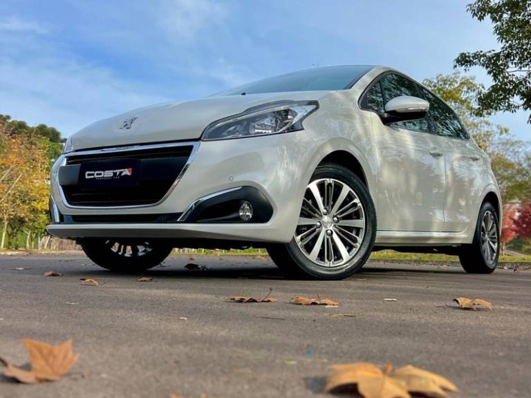 PEUGEOT - 208 - 2018/2018 - Branca - R$ 68.900,00