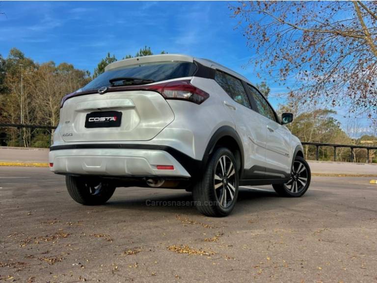 NISSAN - KICKS - 2022/2022 - Branca - R$ 105.000,00