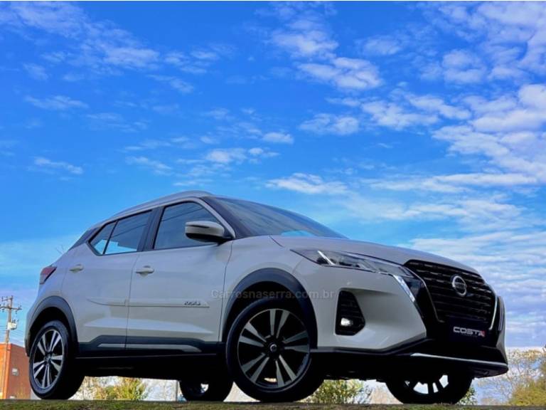 NISSAN - KICKS - 2022/2022 - Branca - R$ 105.000,00