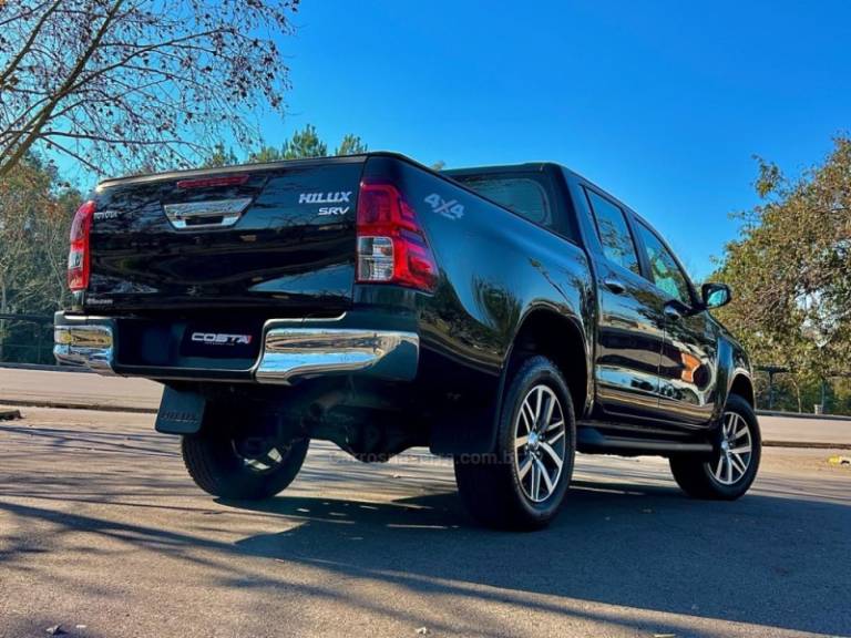 TOYOTA - HILUX - 2020/2020 - Preta - R$ 213.000,00