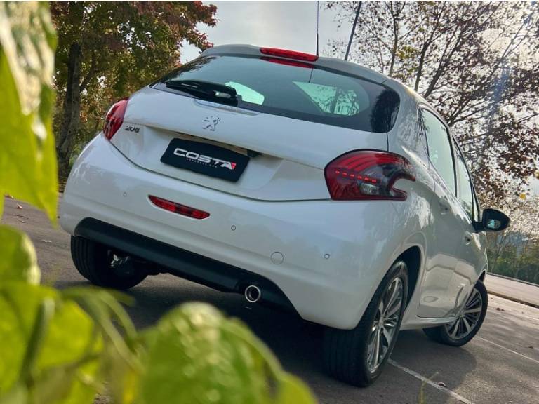 PEUGEOT - 208 - 2018/2018 - Branca - R$ 68.900,00