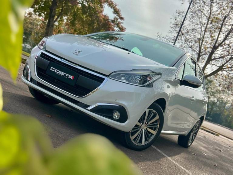 PEUGEOT - 208 - 2018/2018 - Branca - R$ 68.900,00