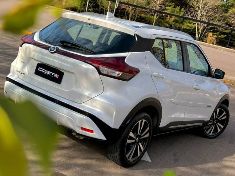 NISSAN - KICKS - 2022/2022 - Branca - R$ 105.000,00