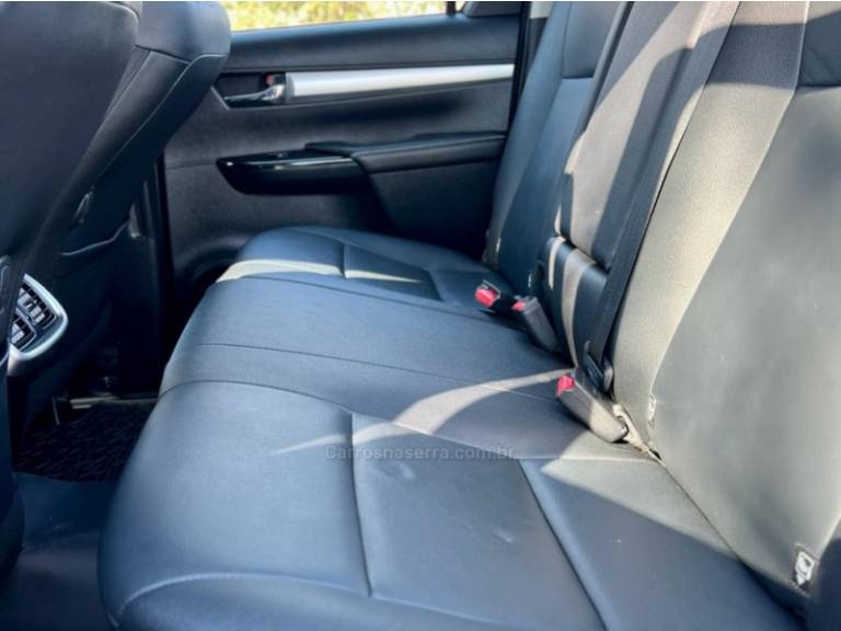 TOYOTA - HILUX - 2020/2020 - Preta - R$ 213.000,00