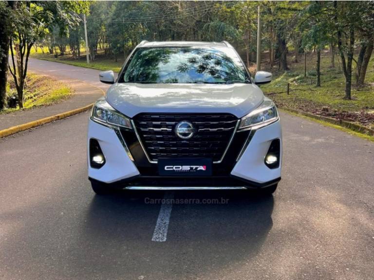 NISSAN - KICKS - 2022/2022 - Branca - R$ 105.000,00