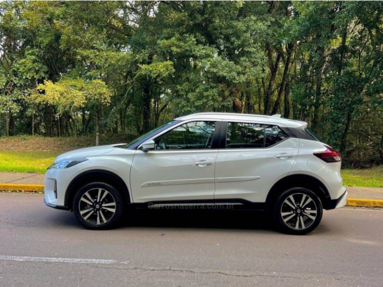 NISSAN - KICKS - 2022/2022 - Branca - R$ 105.000,00