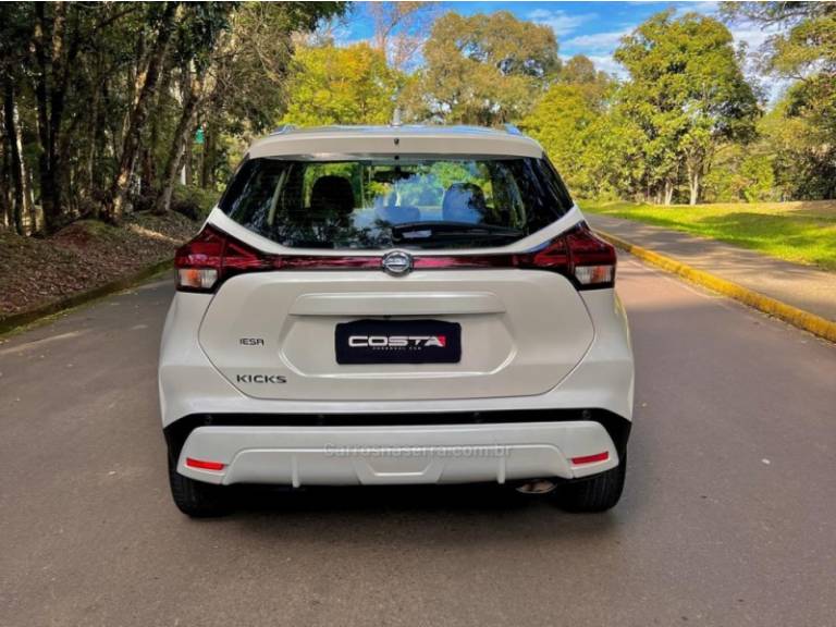 NISSAN - KICKS - 2022/2022 - Branca - R$ 105.000,00
