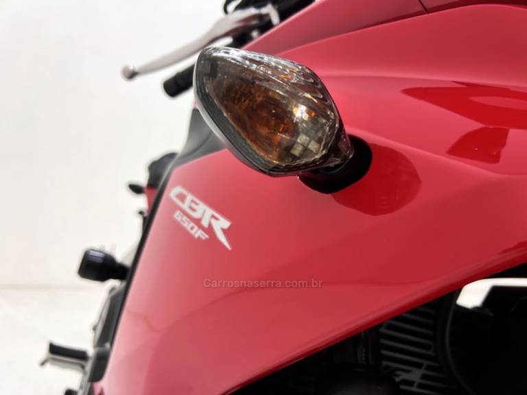 HONDA - CBR 650F - 2015/2015 - Vermelha - R$ 43.800,00