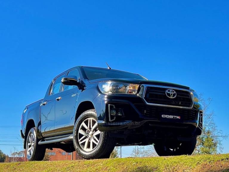 TOYOTA - HILUX - 2020/2020 - Preta - R$ 213.000,00